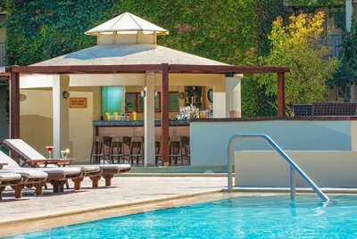 Grécko - Kréta - Hotel Bella beach-pool bar-letecký zájazd CK Turancar-Kréta-Anissaras