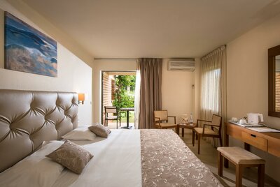 Grécko - Kréta - Hotel Bella beach-izba s výhľadom na záhradu-letecký zájazd CK Turancar-Kréta-Anissaras
