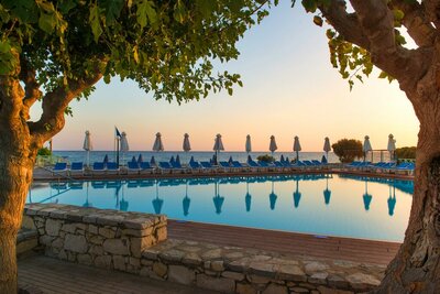 Hotel Silva beach - bazén - letecký zájazd CK Turancar - Kréta, Hersonissos