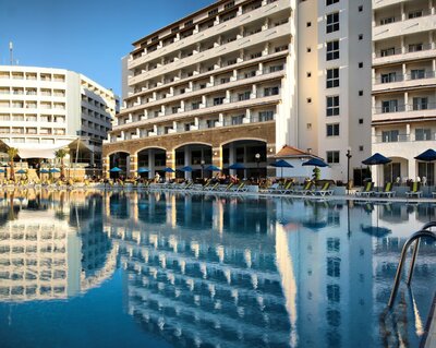 Hotel Batihan - bazén - letecký zájazd CK Turancar - Turecko, Kusadasi