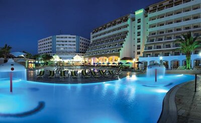Hotel Batihan - bazén - letecký zájazd CK Turancar - Turecko, Kusadasi