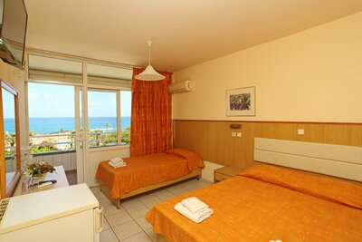 Hotel Eri Beach & Village - izba - letecký zájazd CK Turancar - Kréta, Hersonissos