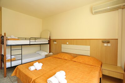 Hotel Eri beach-izba-letecký zájazd CK Turancar-Kréta-Hersonissos