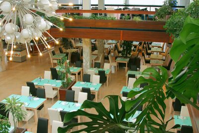 Hotel Medena - reštaurácia hotela - autobusový zájazd CK Turancar - Chorvátsko - Trogir