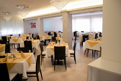 hotel OLD RIVER reštaurácia - CK TURANCAR - Taliansko, Lignano
