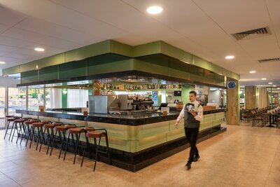 Hotel Royal Beach - bar - letecký zájazd CK Turancar, Španielsko, Lloret de Mar