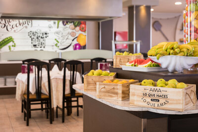 Hotel Royal Beach - bufetové stoly - letecký zájazd CK Turancar, Španielsko, Lloret de Mar