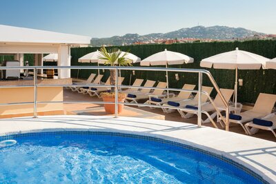 Hotel Royal Beach - bazén s jacuzzi na streche - letecký zájazd CK Turancar, Španielsko, Lloret de Mar