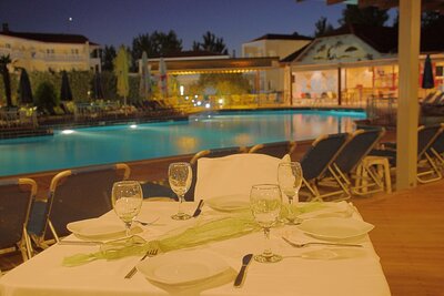 Letecký zájazd CK Turancar-Paralia-Hotel Grand Platon-bazén a reštaurácia