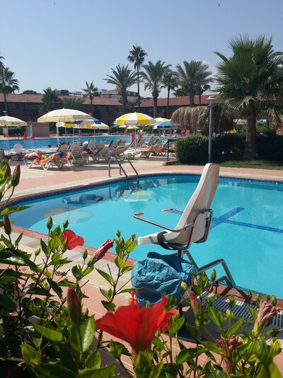 Hotel Club Turtas Beach - bazén pre hendikepované osoby - letecký zájazd CK Turancar - Turecko Konakli