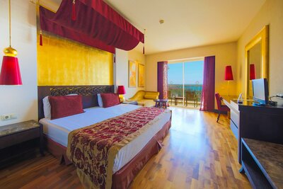 Horus Paradise Luxury Resort - izba s výhľadom na more - Turecko Side - letecký zájazd CK Turancar