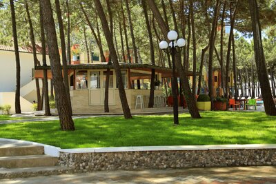 Diamma Resort - bar pri bazéne - Albánsko Durres - letecký zájazd CK Turancar