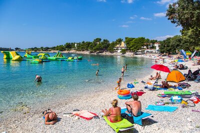 Hotel Centinera - pláž - autobusový zájazd CK Turancar - Chorvátsko, Istria, Pula