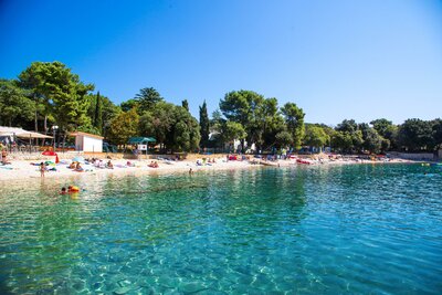 Hotel Centinera - pláž - autobusový zájazd CK Turancar - Chorvátsko, Istria, Pula