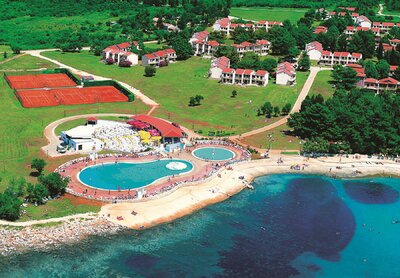 Apartmány Polynesia - areál s bazénom - autobusový zájazd CK Turancar - Chorvátsko, Istria, Umag, Katoro 
