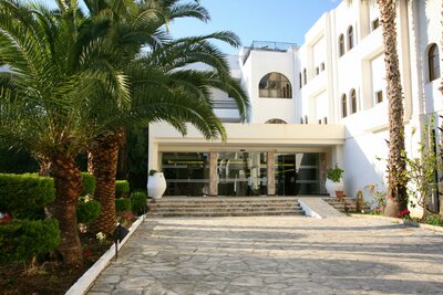 Grécko - Korfu - Hotel Magna Graecia - vstup do hotela