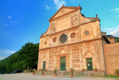 Autobusový poznávací zájazd, Taliansko, Umbria, Spoleto kostol sv. Petra 