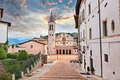 Autobusový poznávací zájazd, Taliansko, Umbria, Spoleto, katedrála Santa Maria Assunta