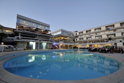 Hotel Delfin - bazén -  CK Turancar - autobusový zájazd Chorvátsko, Istria, Poreč