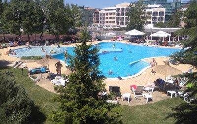 Hotel Belitsa - bazén - letecký a  autokarový zájazd CK Turancar - Primorsko