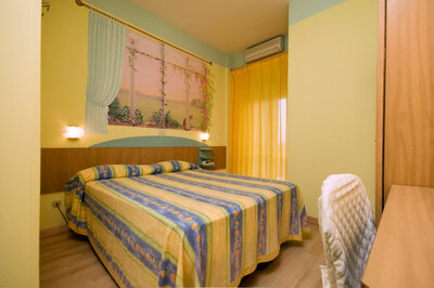 Hotel Mocambo - autobusový zájazd CK Turancar (San Benedetto del Tronto - Palmová riviéra)
