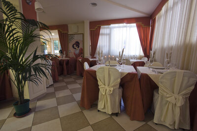 Hotel Mocambo - reštaurácia - zájazd vlastnou dopravou CK Turancar - Taliansko - San Benedetto del Tronto - Palmová riviéra
