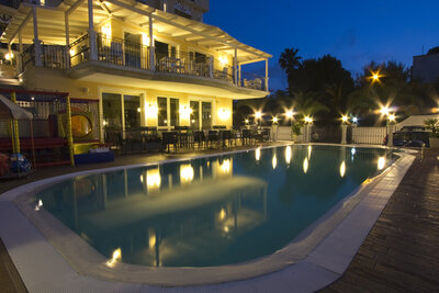 Hotel Mocambo - autobusový zájazd CK Turancar (San Benedetto del Tronto - Palmová riviéra)