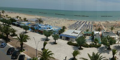 Hotel Mocambo - pláž - zájazd vlastnou dopravou CK Turancar - Taliansko - San Benedetto del Tronto - Palmová riviéra