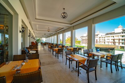 Royal Atlantis Spa & Resort - reštaurácia s terasou - letecký zájazd od CK Turancar - Turecko, Gündogdu