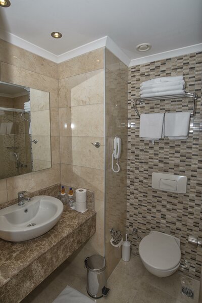 Riviera Hotel - kúpeľňa - letecký zájazd CK Turancar - Turecko, Alanya