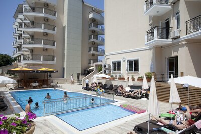 Riviera Hotel - bazén - letecký zájazd CK Turancar - Turecko, Alanya