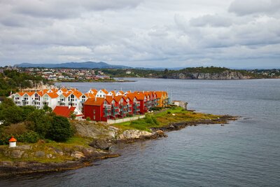 CK Turancar, autobusový poznávací zájazd, Škandinávsky okruh, Stavanger, typická architektúra nórskeho pobrežia