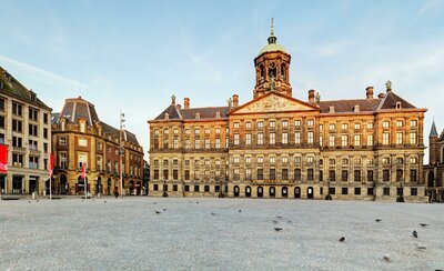 CK Turancar, Letecký poznávací zájazd, Amsterdam, palác na námestí Dam