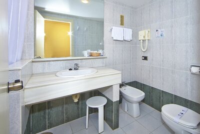 hotel Flamboyan Caribe - kúpeľňa - letecký zájazd od CK Turancar - Malorka, Magaluf