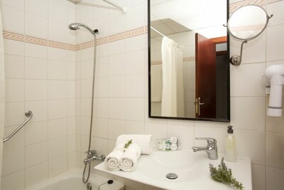 hotel BlueSea Piscis - kúpeľňa - letecký zájazd od CK Turancar - Malorka, Alcudia
