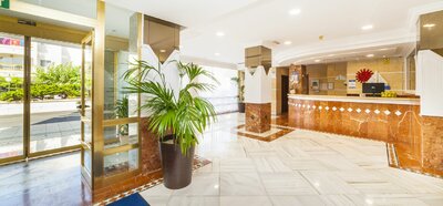 Letecký zájazd Malorka - hotel Globales Condes De Alcudia - recepcia
