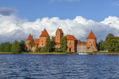 CK Turancar, autobusový poznávací zájazd, Pobaltie, Litva, ostrovný hrad Trakai