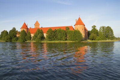 Autobusový poznávací zájazd, Pobaltie, Litva, ostrovný hrad Trakai