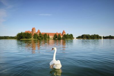 Autobusový poznávací zájazd, Pobaltie, Litva, ostrovný hrad Trakai