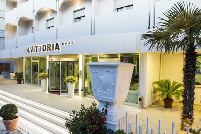 Hotel VITTORIA v stredisku RICCIONE, zájazdy autobusovou a individuálnou dopravou do Talianska - RIMINI s CK TURANCAR