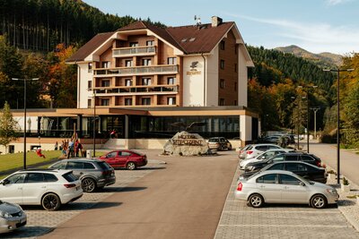 Hotel Impozant - hlavná budova - individuálny zájazd CK Turancar - Slovensko, Valča