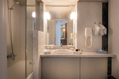 Hotel Aquila Porto Rethymno-kúpeľňa-letecký zájazd CK Turancar-Kréta-Anissaras