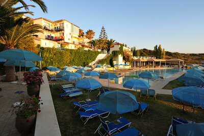 Hotel Rethymno Mare - bazén - letecká doprava CK Turancar - Kréta, Skaleta