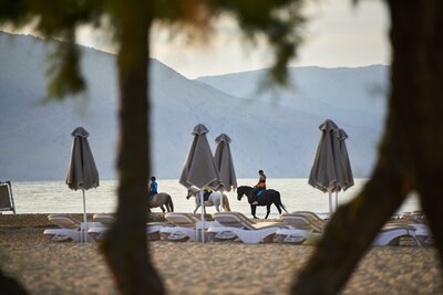 Hotel Mythos Palace Resort-pláž-letecký zájazd CK Turancar-Kréta-Georgioupolis Kournas