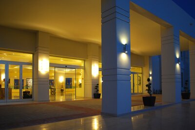 Hotel  Apollo Blue - vchod do hotela - letecký zájazd CK Turancar (Rodos, Kiotari)