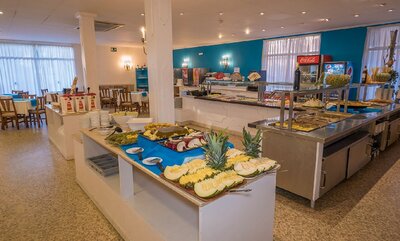 Hotel Checkin Pineda - bufetové stoly - letecký zájazd CK Turancar, Španielsko, Pineda de Mar
