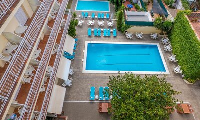 Hotel Checkin Pineda - bazén - letecký zájazd CK Turancar, Španielsko, Pineda de Mar