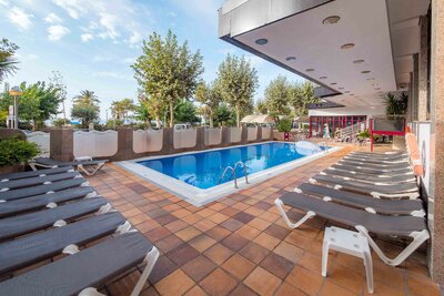 Checkin Garbí - bazén - letecký zájazd CK Turancar - Španielsko, Calella
