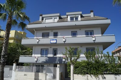 Palazzina Magnolia- autobusový zájazd CK Turancar (San Benedetto del Tronto - Palmová riviéra)