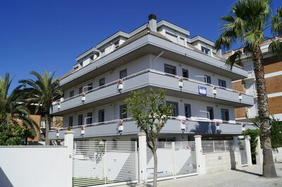Palazzina Magnolia- autobusový zájazd CK Turancar (San Benedetto del Tronto - Palmová riviéra)